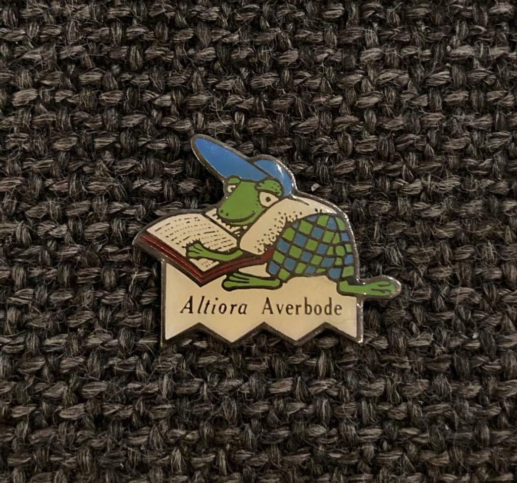 PIN - ALTIORA - AVERBODE - UITGEVERIJ, Verzenden, Gebruikt, Overige onderwerpen, Speldje of Pin