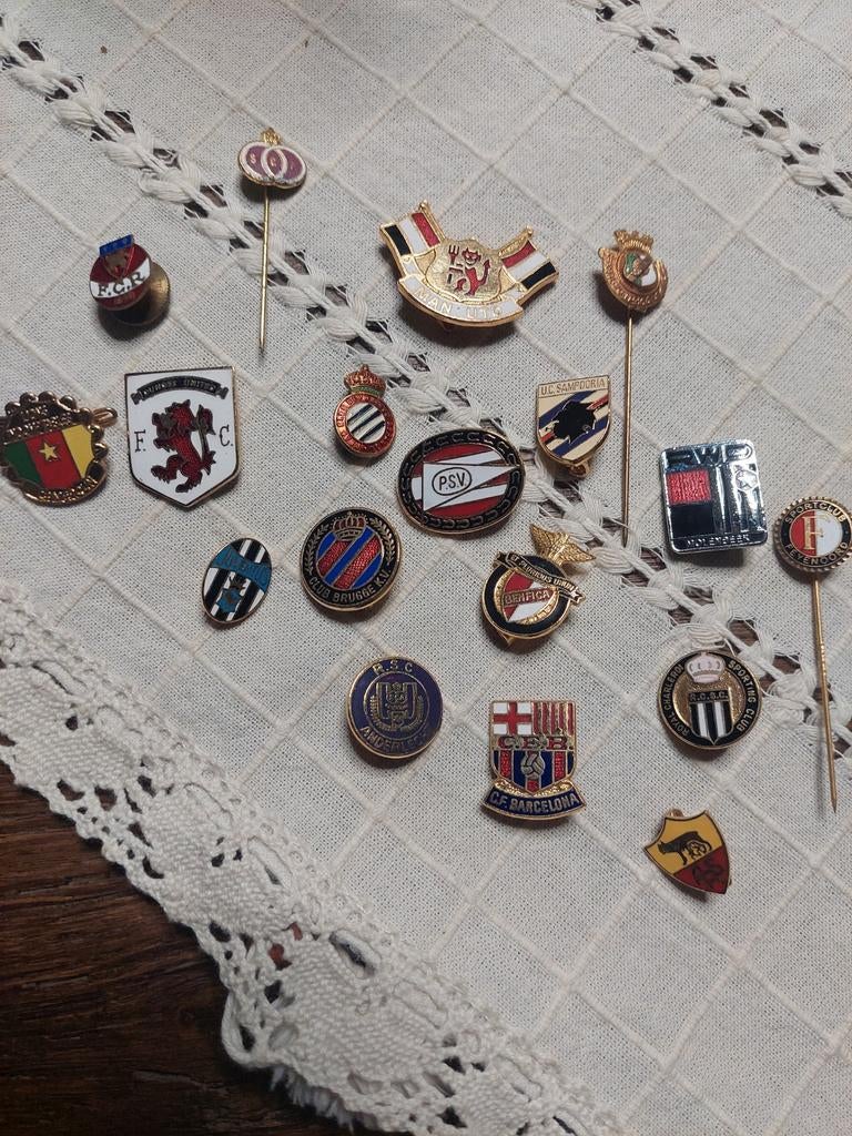 Lost pin is voetbal, Verzamelen, Verzenden