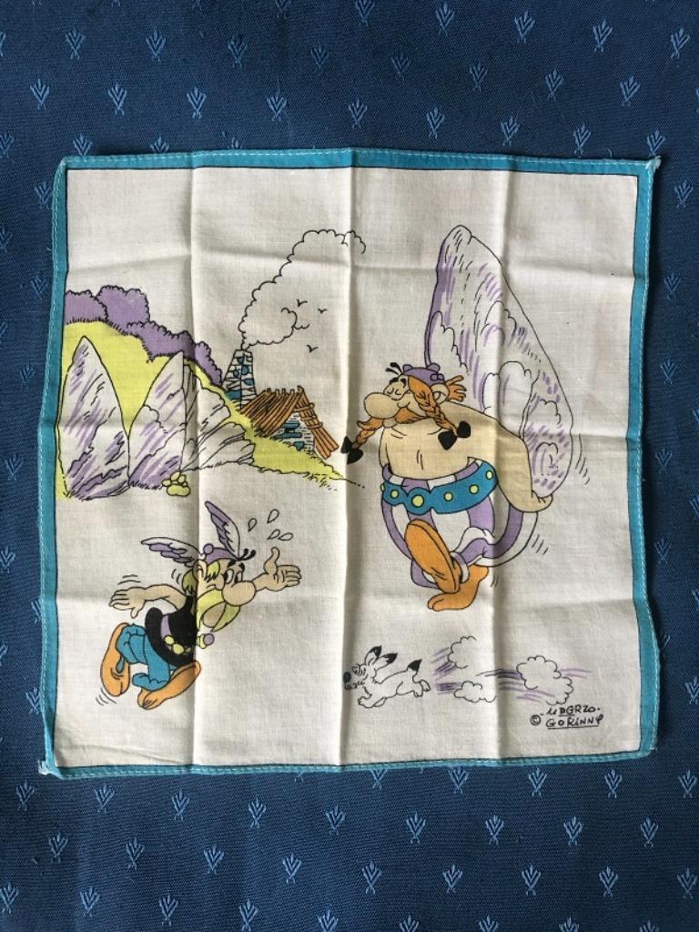 rare Astérix mouchoir contour bleu année 80 de 25 x 25 cm, Une BD, Comme neuf, Goscinny & Uderzo, Envoi