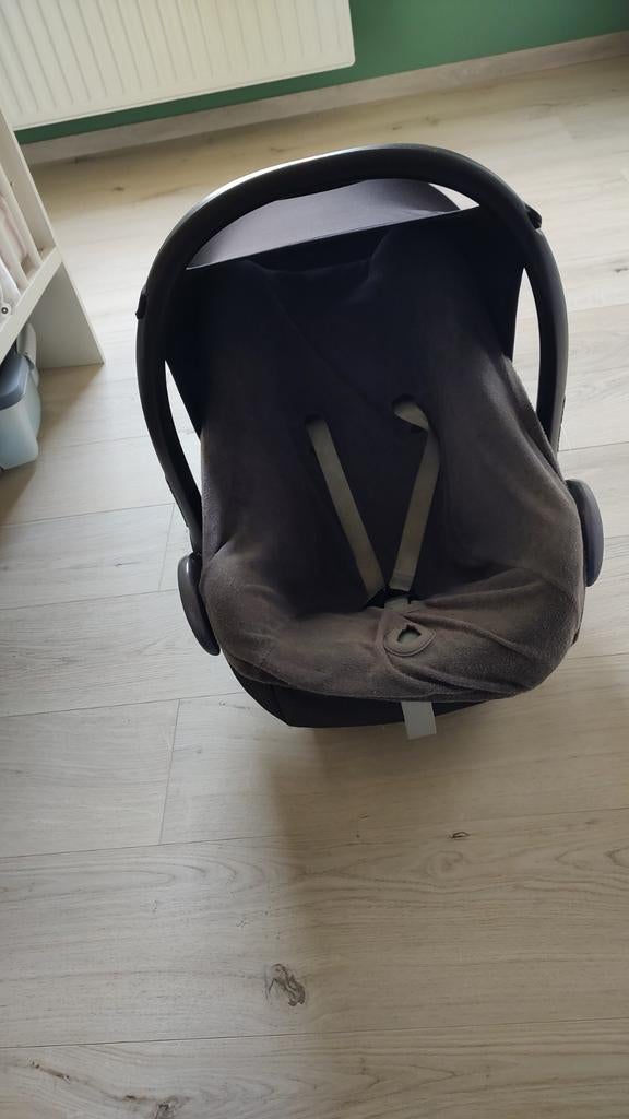 Maxi cosi met beschermhoes en zonnekap, Kinderen en Baby's, Kinderstoelen, Ophalen