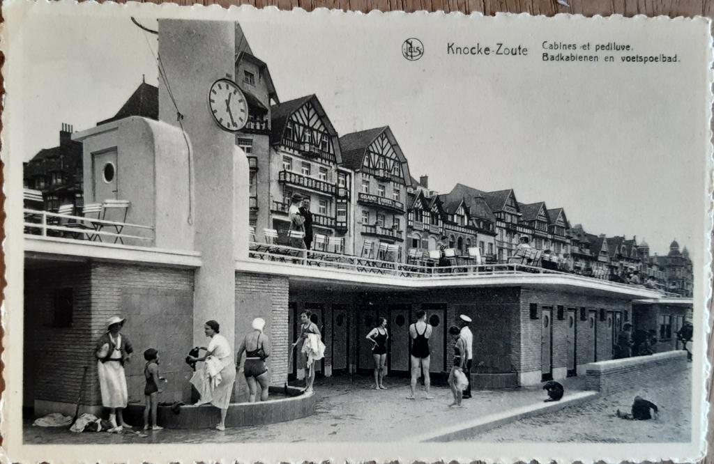 KNOKKE ZOUTE LES BAINS de pieds 1937, Collections, Cartes postales | Belgique, Enlèvement ou Envoi
