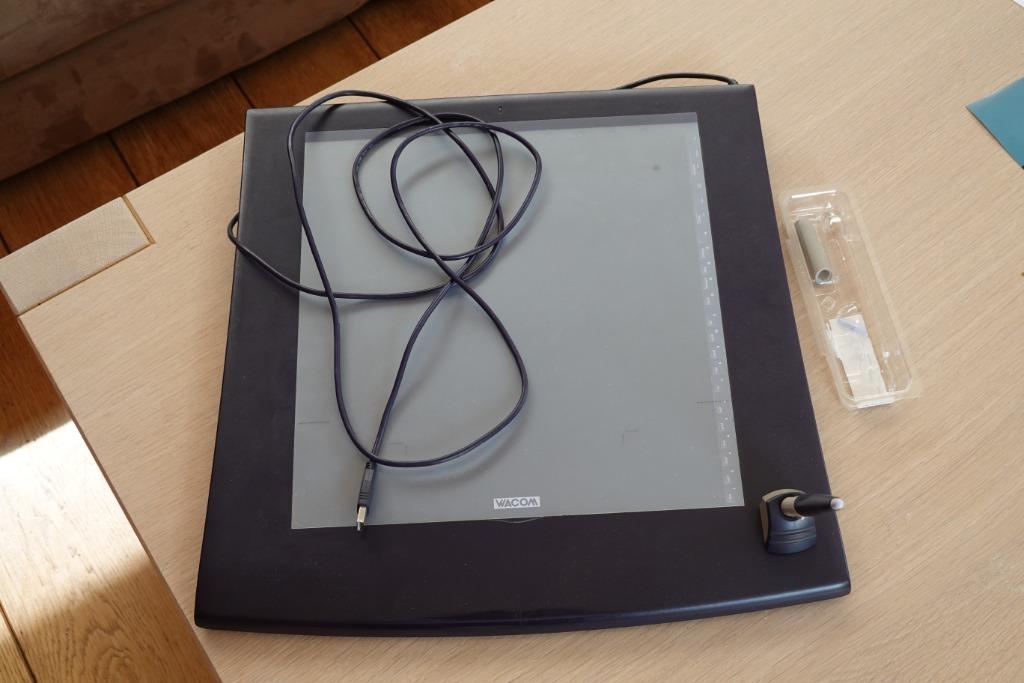 Wacom Intuos 2 tablet A3 +, Ophalen of Verzenden, Gebruikt, Bedraad, Wacom