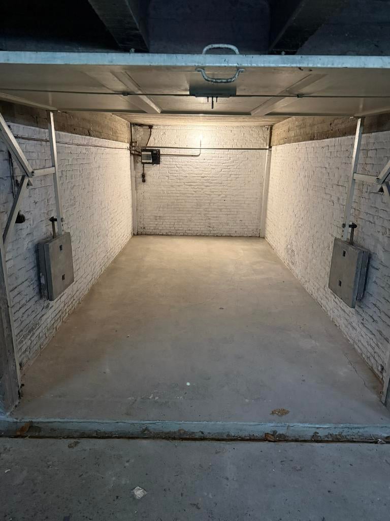 2 GARAGES BOX à Louer, avenue des Ormeaux à 1180 Uccle, Autos : Divers, Garages