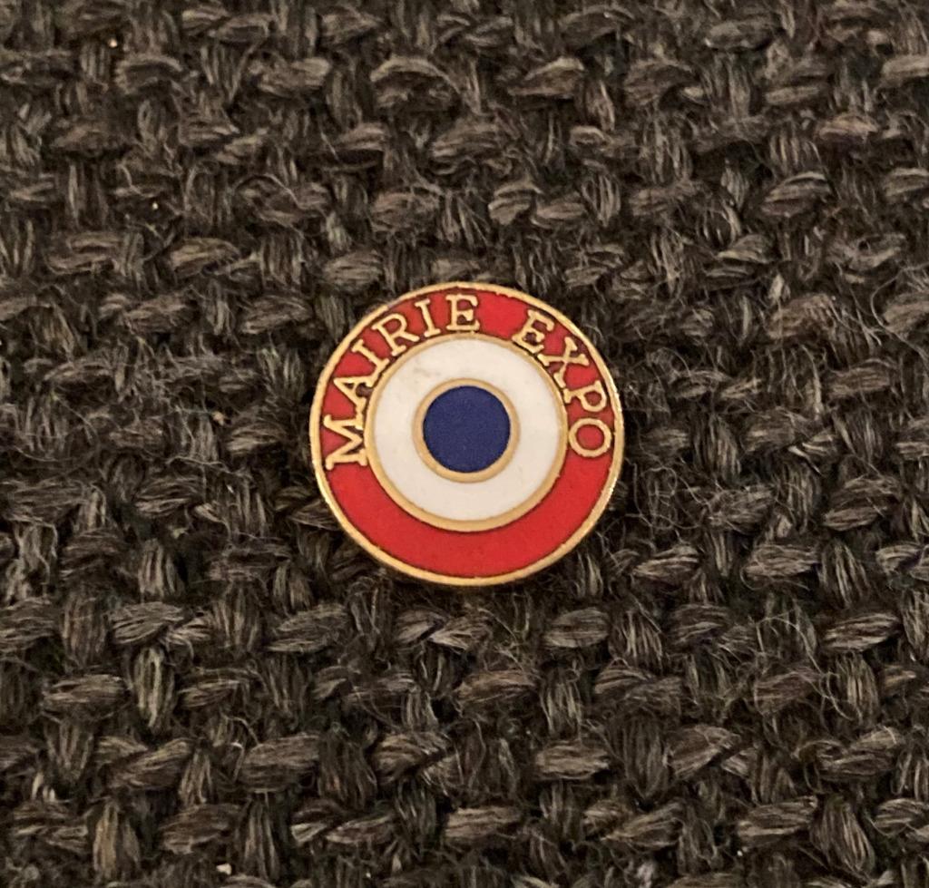 PIN - MAIRIE EXPO, Collections, Broches, Pins & Badges, Envoi, Utilisé, Autres sujets/thèmes, Insigne ou Pin's