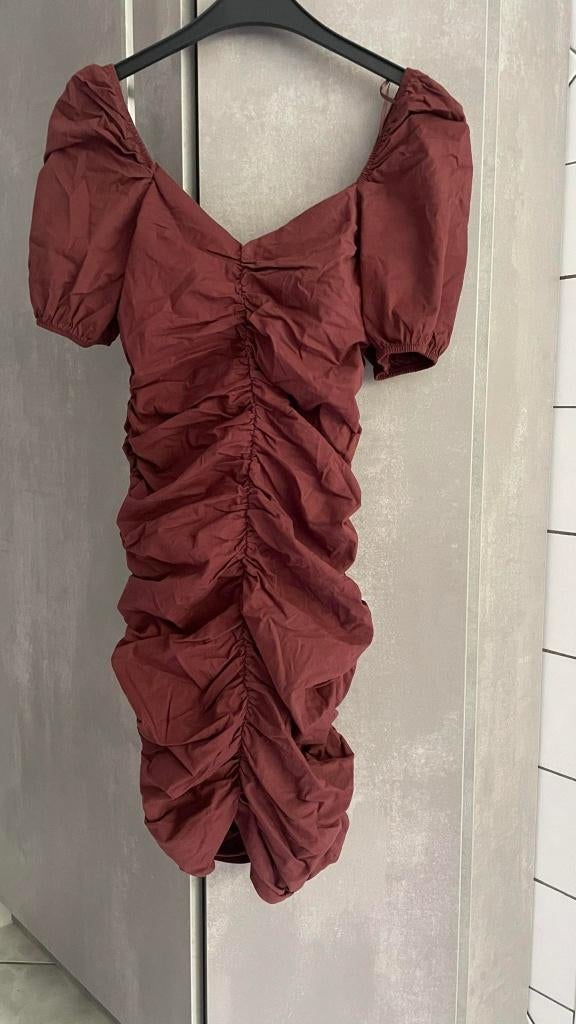 Sexy elegante bordeauxrode korte bodyconjurk S, Overige kleuren, Ophalen of Verzenden, Zo goed als nieuw, Boven de knie