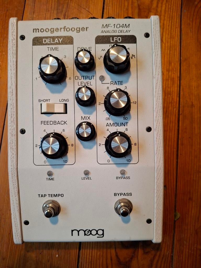 Retard analogique Moog Moogerfooger MF-104M, Musique & Instruments, Effets, Enlèvement ou Envoi, Comme neuf, Delay ou Écho