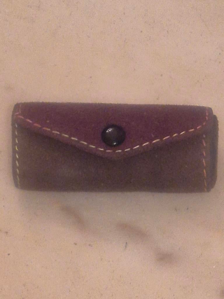 Pochette en daims pour rouge à lèvres en très bon état., Enlèvement, Comme neuf, Autres couleurs, Femme