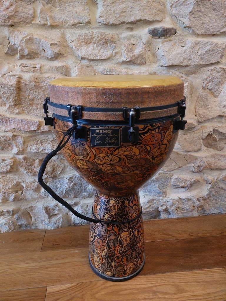 DJEMBE REMO 14 POUCES, Musique & Instruments, Enlèvement