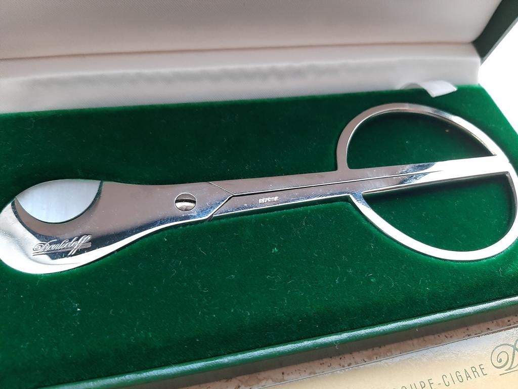 Coupe- cigares DAVIDOFF neuf de14 cmen coffret de rangement, Enlèvement ou Envoi, Comme neuf