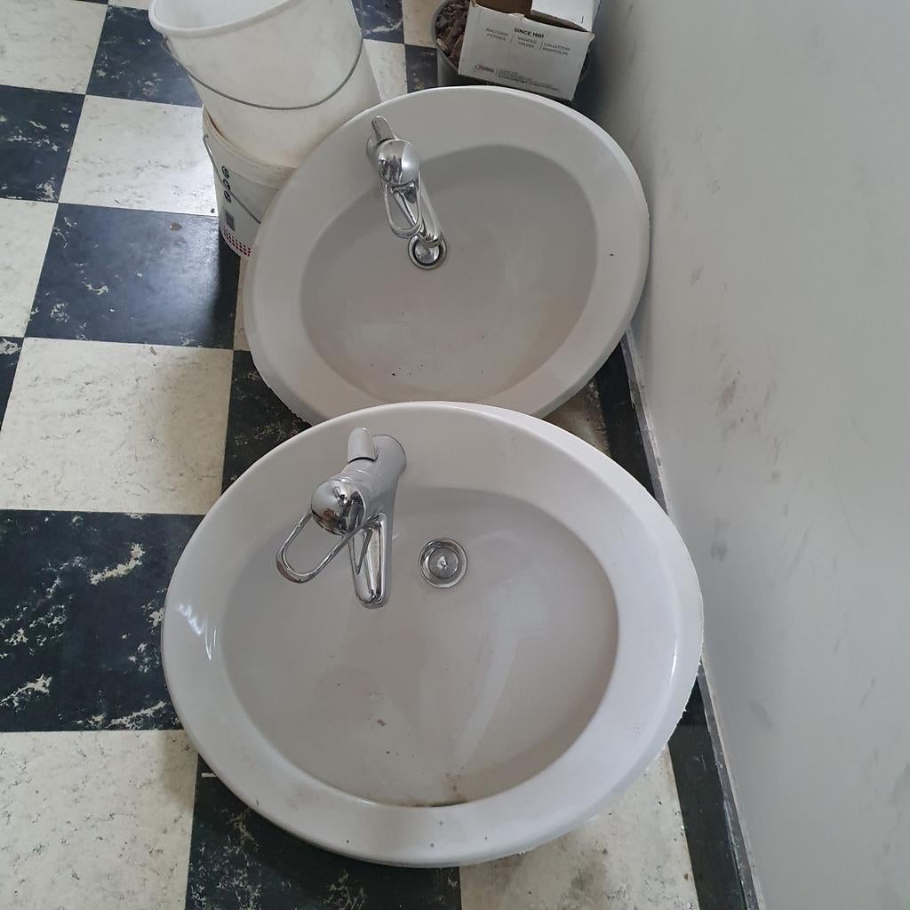 GRATIS ! 2 wasbakken met Grohe Kraan., Ophalen, Gebruikt, 50 tot 100 cm, Minder dan 100 cm