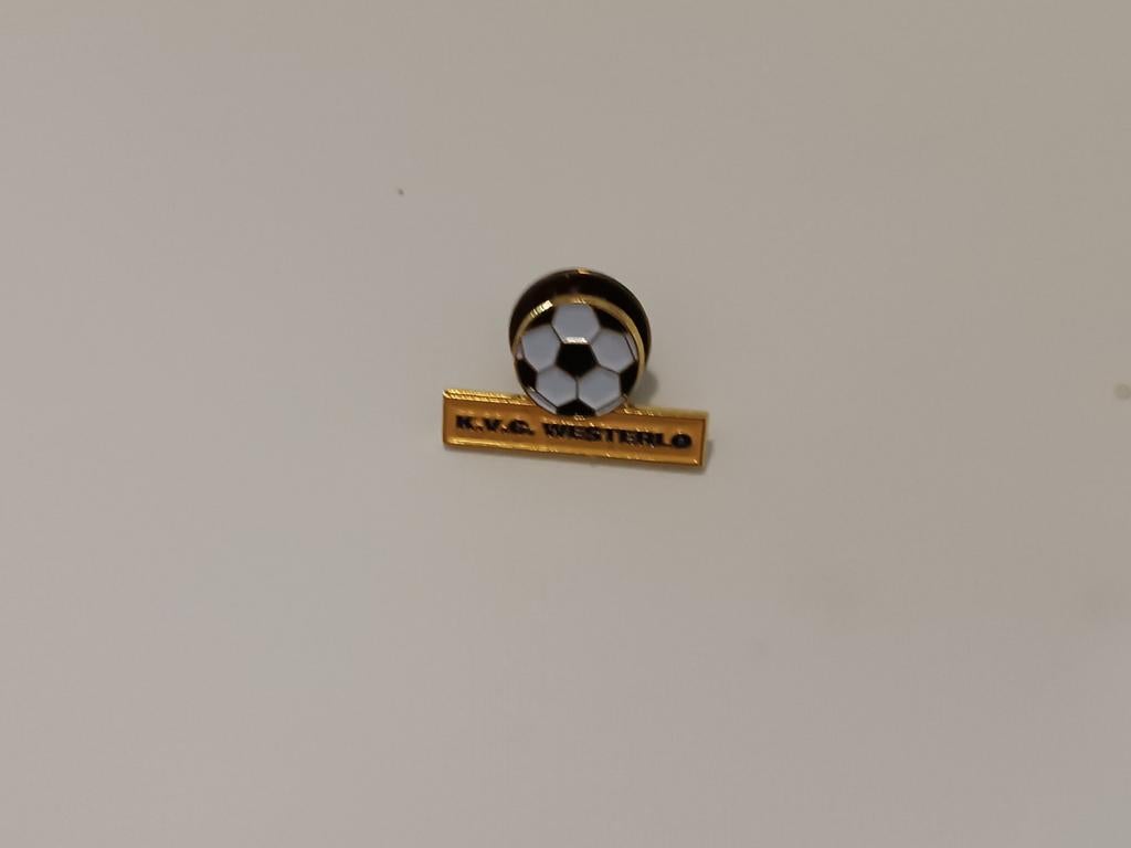 Pin voetbal kvc Westerlo, Ophalen of Verzenden