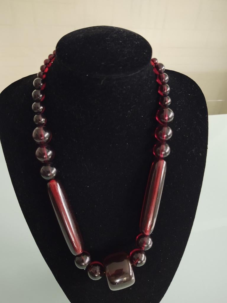 Bakelite cherry amber halsketting., Ophalen of Verzenden, Gebruikt, Overige kleuren, Overige materialen