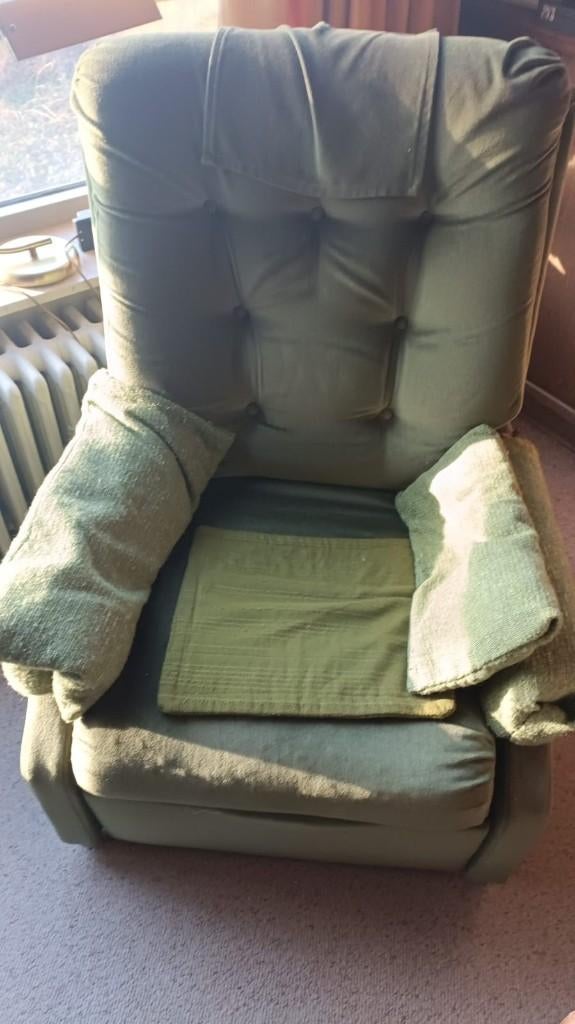 Fauteuil Relax avec revêtement en tissu vert,  15euro, Maison & Meubles, Canapés | Sofas & Chaises Longues, Enlèvement, Utilisé