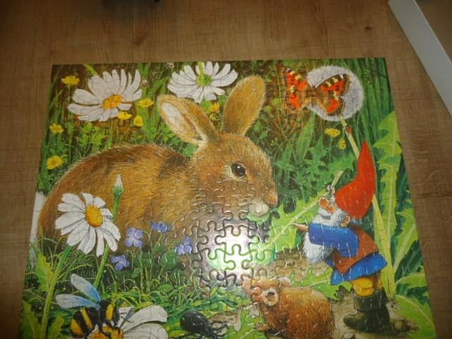 puzzle avec lapin et lutin 200 pièces, Enlèvement ou Envoi, Plus de 50 pièces, Comme neuf, 6 ans ou plus
