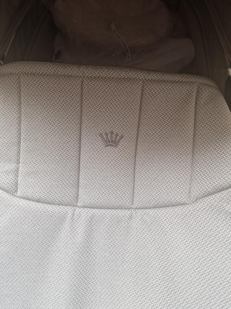 Buggy  met onderstel / wieg merk first grijs/ beige, Kinderen en Baby's, Ophalen