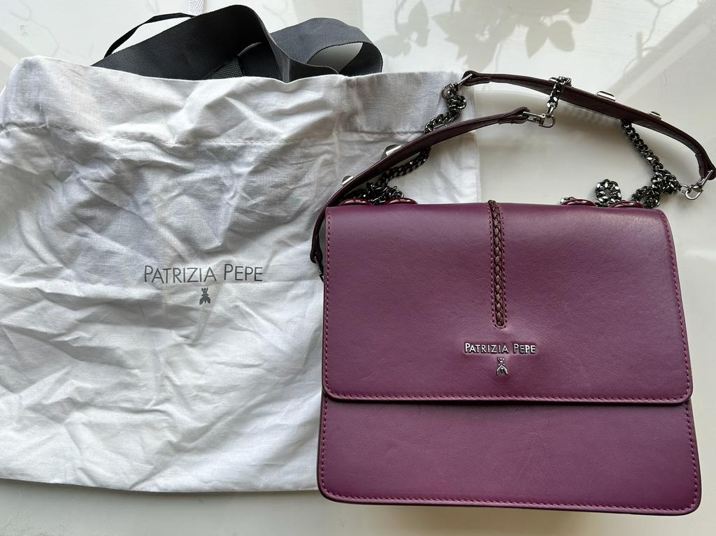 Sac à bandoulière en cuir clouté Patrizia Pepe + dustbag, Enlèvement ou Envoi, Comme neuf, Violet, Sac à bandoulière