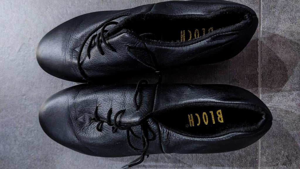 Dansschoenen Bloch, Ophalen