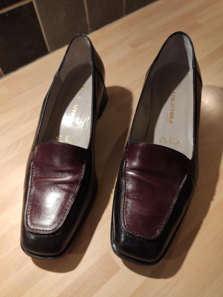 Klassieke zwarte en bordeauxrode schoenen, met hak, Kleding | Dames, Schoenen, Zwart, Overige typen, Ophalen of Verzenden, Zo goed als nieuw