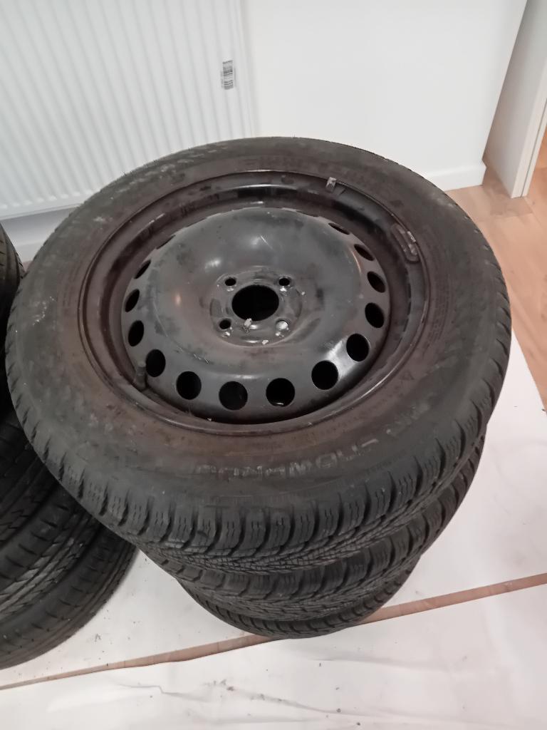 4 Winterbanden + 4 velgen te koop, weinig gebruikt, 15 pouces, Pneus et Jantes, Pneus hiver, Véhicule de tourisme