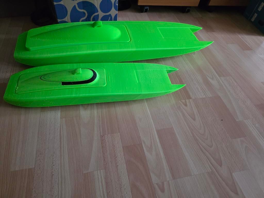 Rc speedboot 66cm 40 euro of 1 meter 70euro, Ophalen