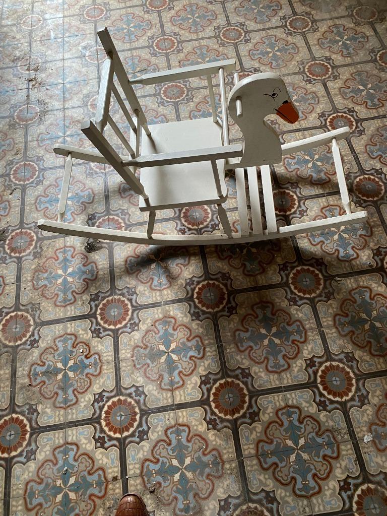 Houten schommeleend in prima staat, Ophalen, Zo goed als nieuw
