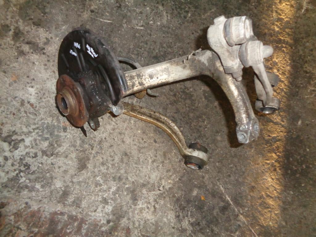 A vendre Fusée d'essieu + moyeu avant gauche Audi A4 B6 96KW, Enlèvement, Utilisé, Audi