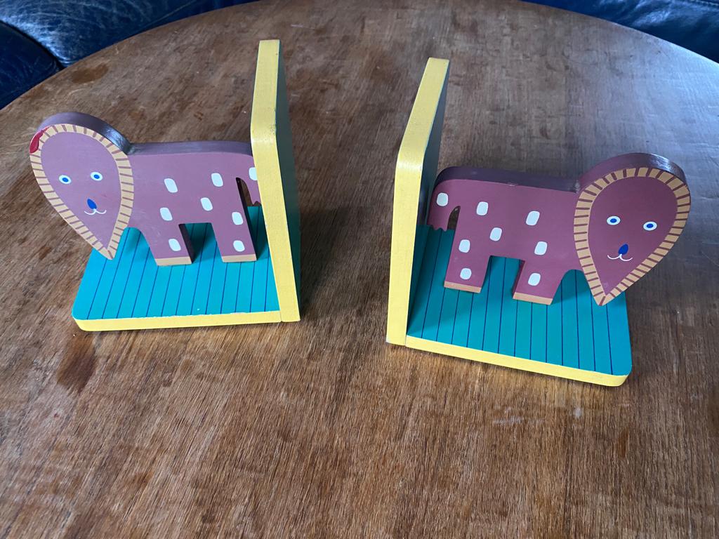 Vintage beschilderde houten boekensteunen met leeuw, Verzenden