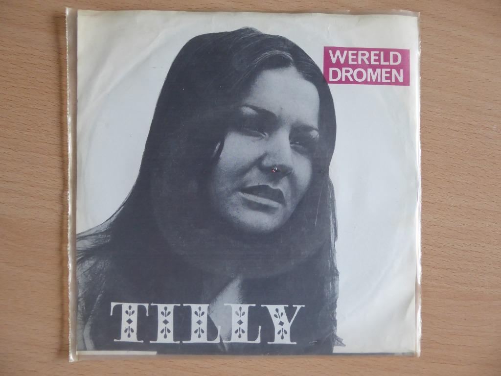 TILLY = WERELD/DROMEN (7" SINGLE), Ophalen of Verzenden, Zo goed als nieuw, Nederlandstalig