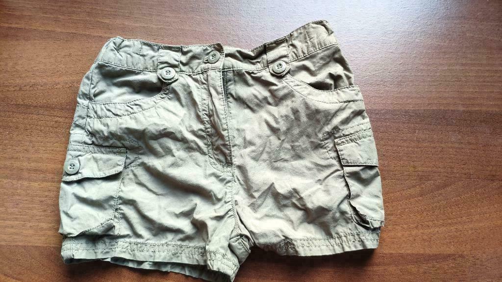 Stoere kaki short - maat 122, Ophalen of Verzenden, Gebruikt, Meisje, Broek