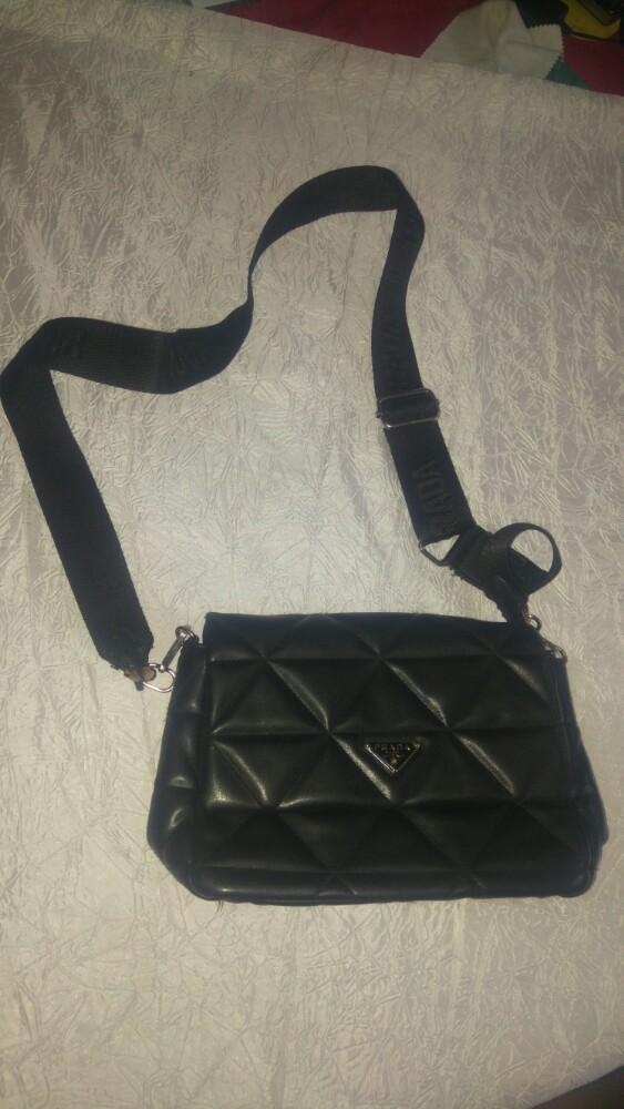 Vintage sac a bandoulière femme prada italy, Bijoux, Sacs & Beauté, Sacs | Sacs à bandoulière, Enlèvement ou Envoi, Utilisé