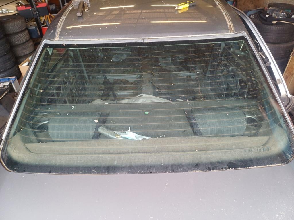 W124 sedan achterruit nieuwstaat, Ophalen