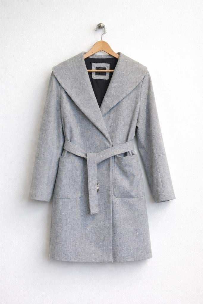 Grijze manteljas met riem – Bershka – maat L (valt klein), Kleding | Dames, Ophalen, Maat 42/44 (L)
