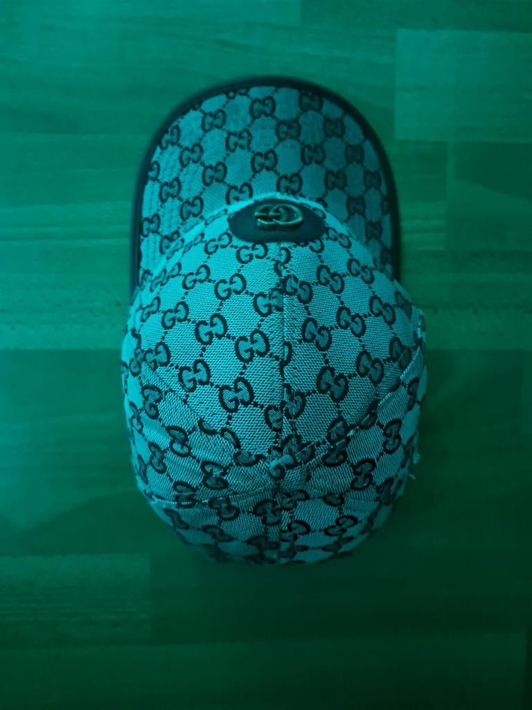 Gucci, Verzenden, Gedragen, Pet