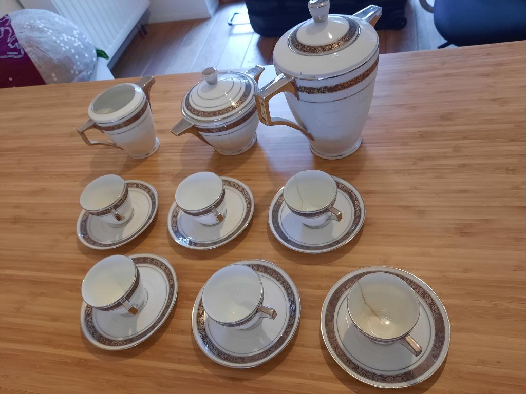 Très joli service à café en porcelaine de Limoges, Ophalen
