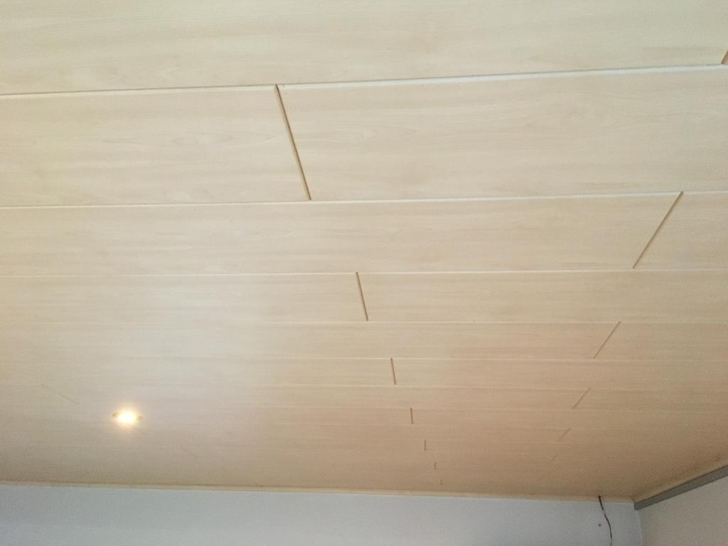 Plafond planchetten, lichte kleur beige., Doe-het-zelf en Bouw, Ophalen, Gebruikt, Hout, Minder dan 20 mm