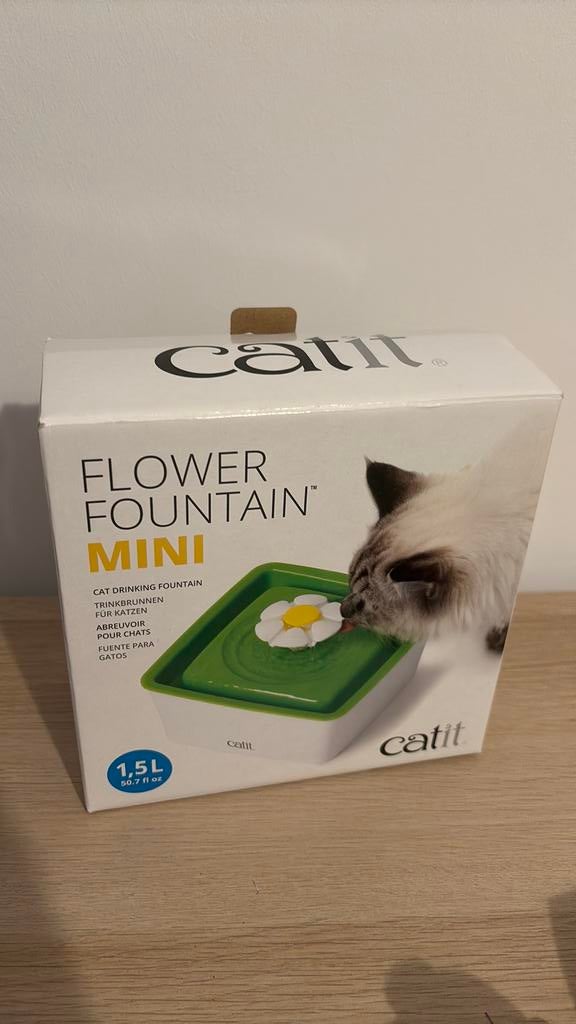Catit flower fountain mini, Animaux & Accessoires, Nourriture & Abreuvoirs pour chats, Comme neuf, Enlèvement ou Envoi