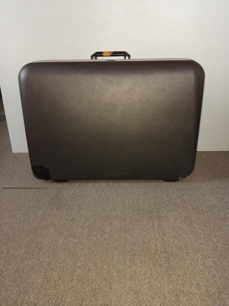 Grijze gebruikte reiskoffer van Delsey 73cm op 50cm op 23cm, Handtassen en Accessoires, Koffers, Ophalen, Wieltjes, Gebruikt, Hard kunststof