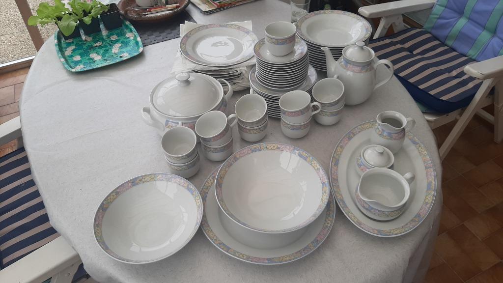eetservies en koffieservies porcelaine fine de boheme, Antiek en Kunst, Ophalen
