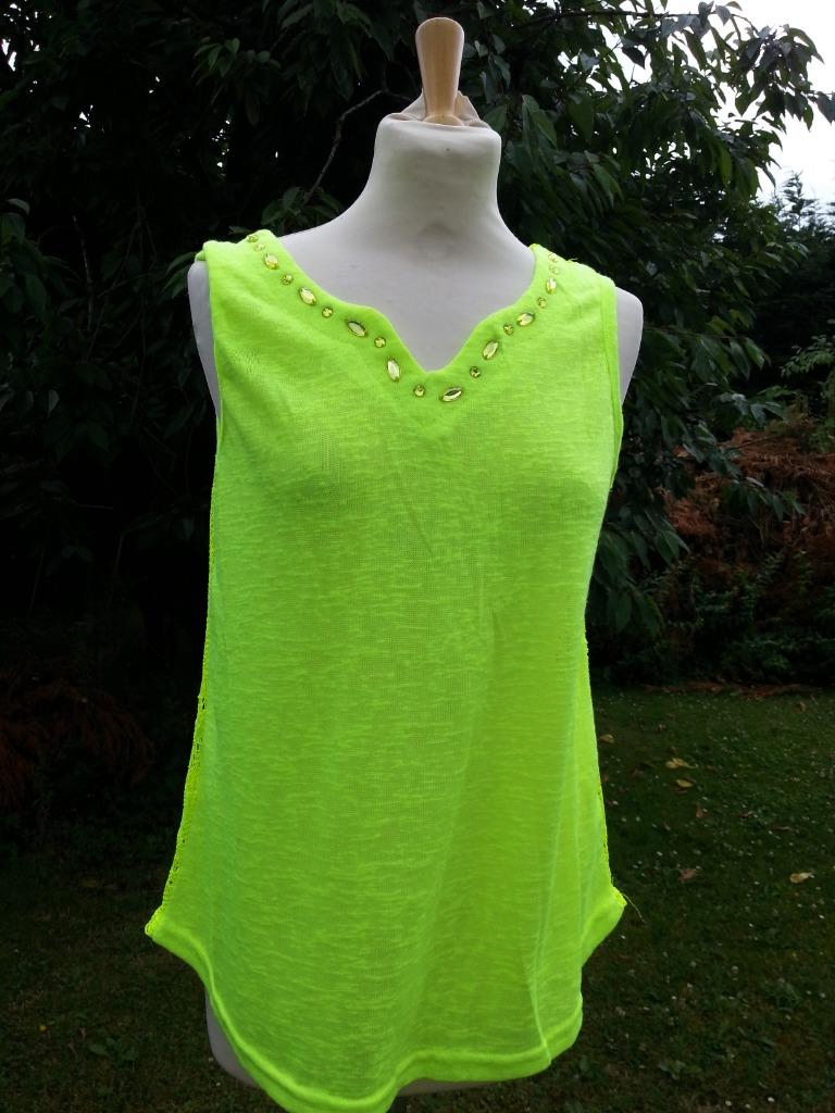 stretch topje fel geel fluo rug gehaakt mooie hals + strass, Kleding | Dames, Maat 38/40 (M), Geel, Nieuw, Ophalen of Verzenden
