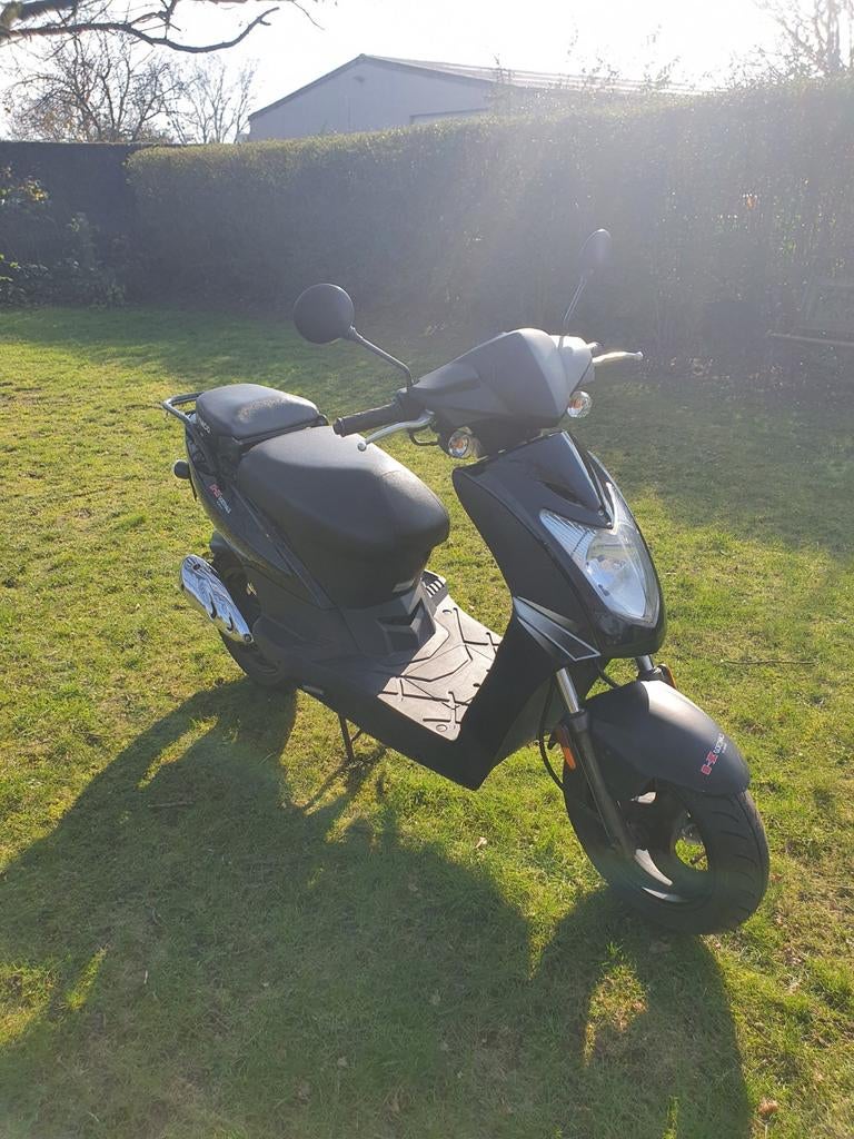 Kymco 50cc in nieuwstaat, Fietsen en Brommers, Scooters | Kymco, Ophalen