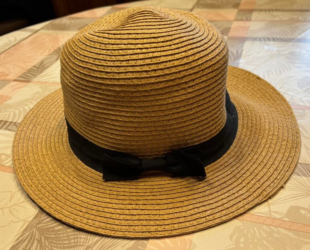 Nieuwstaat rieten hoed met lint en strik.TU., Veritas, Enlèvement ou Envoi, Chapeau, Comme neuf