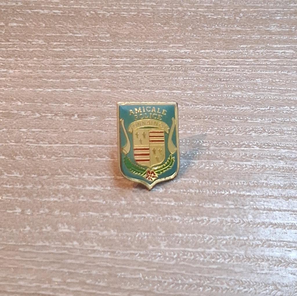 PIN - AMICALE POLICE - POLITIE, Collections, Broches, Pins & Badges, Envoi, Utilisé, Autres sujets/thèmes, Insigne ou Pin's