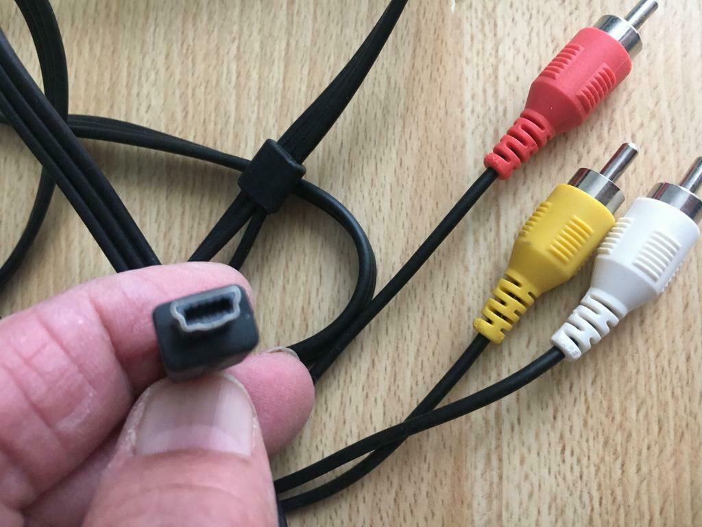 câble audio/vidéo 3 rca mâles vers PS2/GPS   long.  120 cm, TV, Hi-fi & Vidéo, Câbles audio & Câbles de télévision, Enlèvement ou Envoi