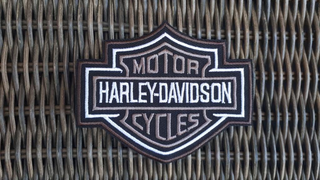 Emblème en fer avec logo Harley Davidson, 105 x 88 mm, Enlèvement ou Envoi, Neuf