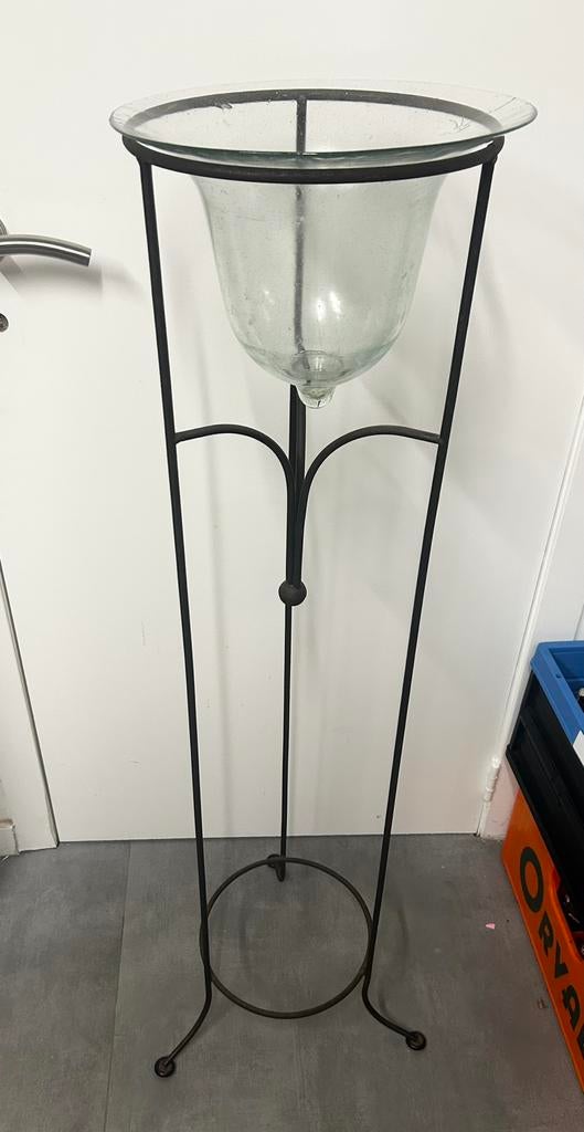 Vase sur pieds en fer forgé 20€, Enlèvement, Comme neuf