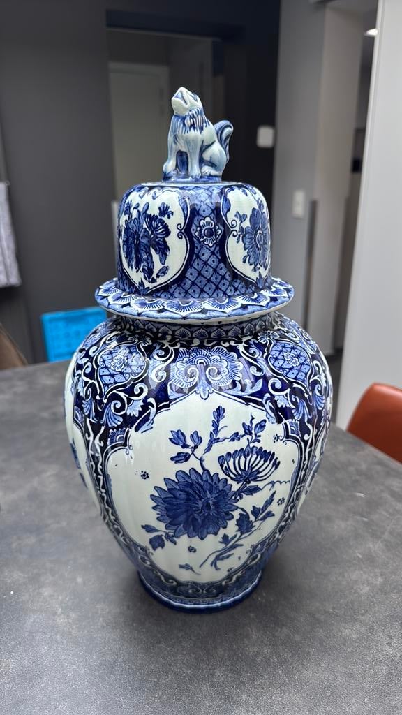 Vase Delft, Enlèvement