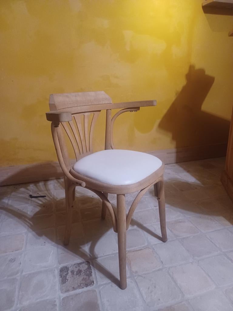 Cafestoelen 12, Ophalen