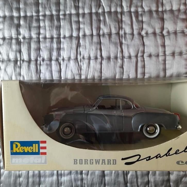 BORGWARD ISABELLA COUPE*1/18*NEUF*REVELL*MIB*, Enlèvement, Neuf, Voiture, Revell