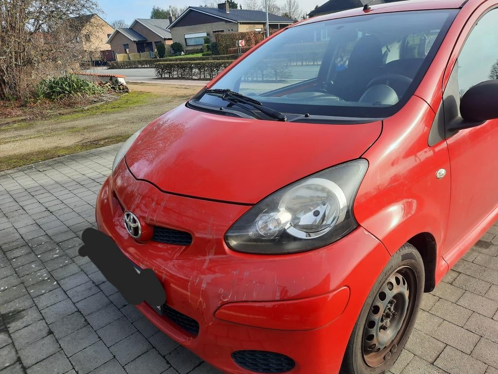 Toyota Aygo van 2011, Autos, Toyota, Rouge, Achat, Boîte manuelle, Noir