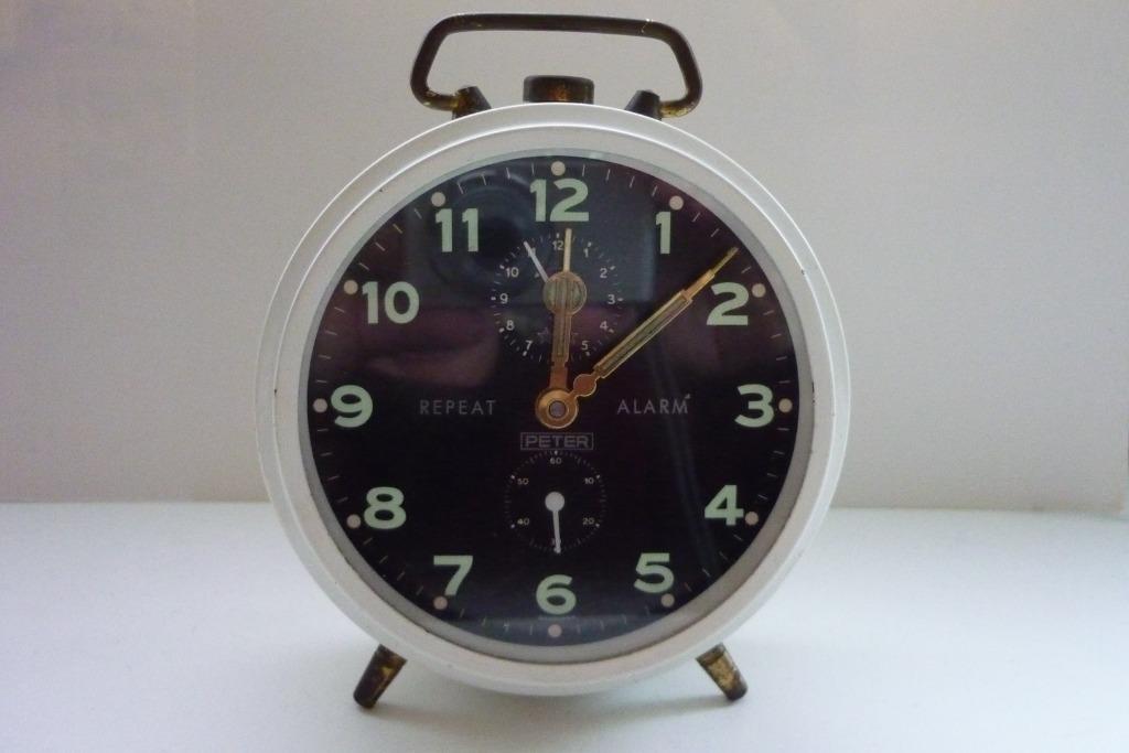 Authentieke vintage mechanische wekker Peter (3), Electroménager, Réveils, Utilisé, Analogique, Enlèvement ou Envoi